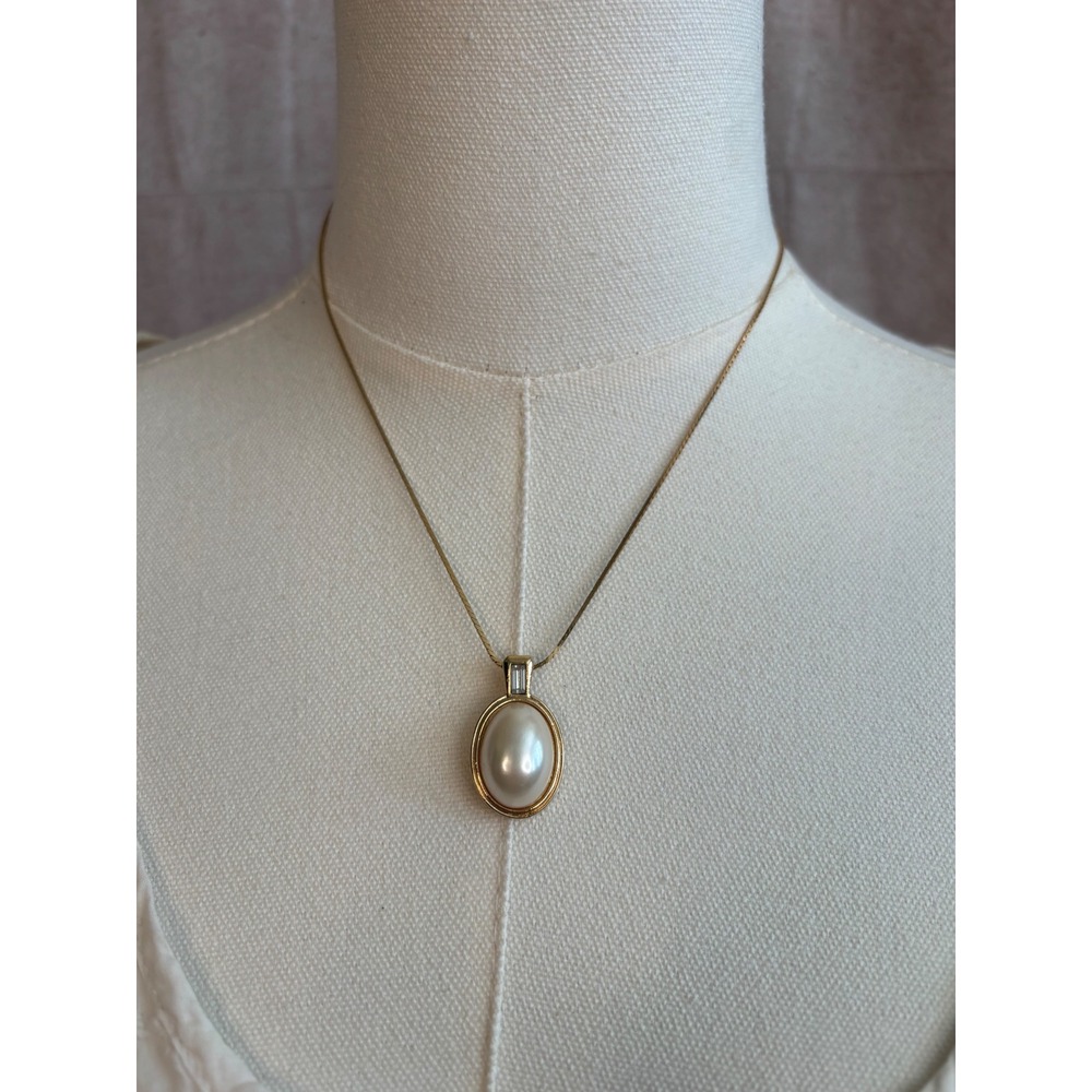Avon Vintage Gold Tone Faux Pearl Baguette Minimal Pendant Classic Oval Necklace